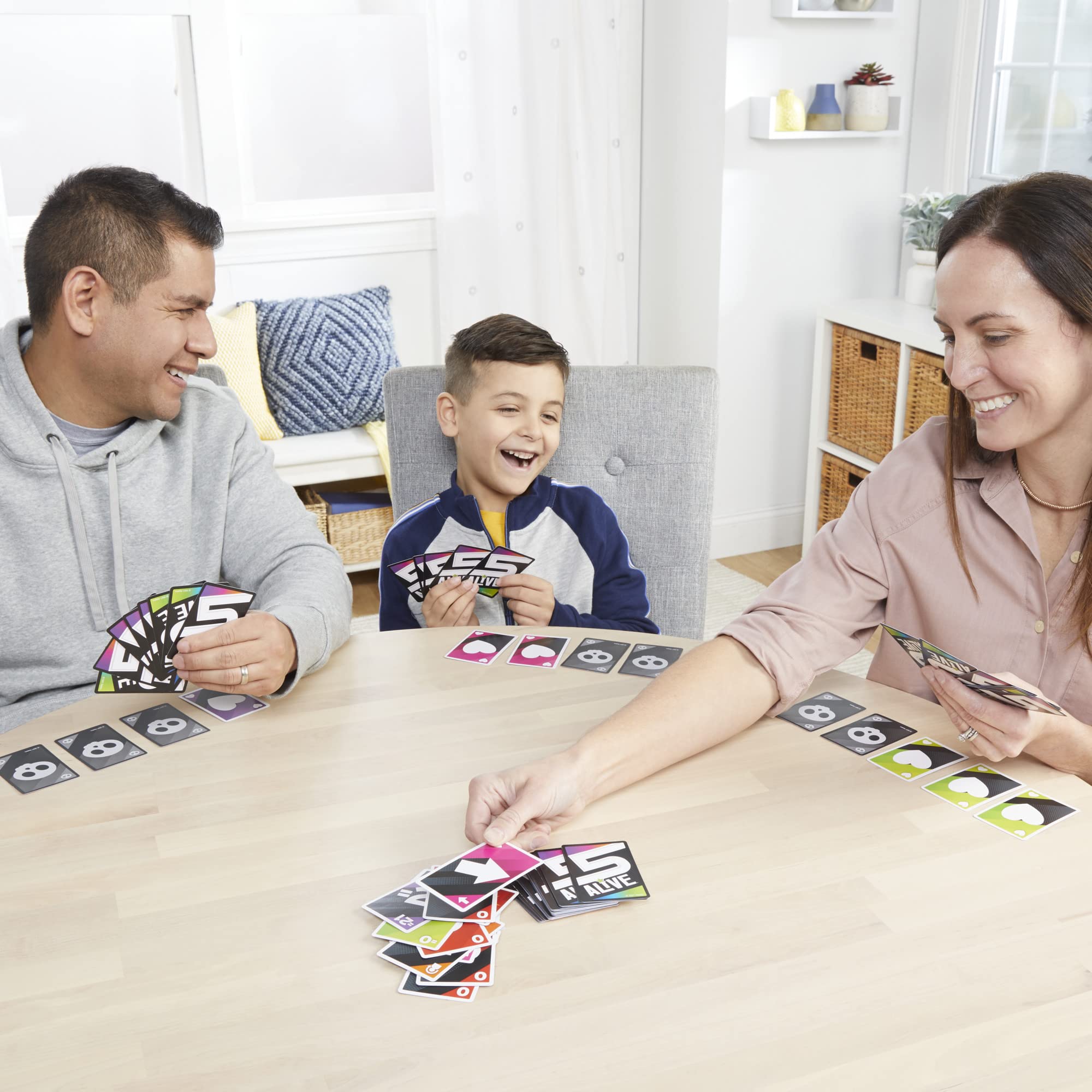 Hasbro Gaming 5 Alive Card Game, Fast-Paced Game for Kids and Families, Easy to Learn, 2 to 6 Players, Fun Summer Activities, Vacation Travel Essentials, Ages 8+ - Image 7