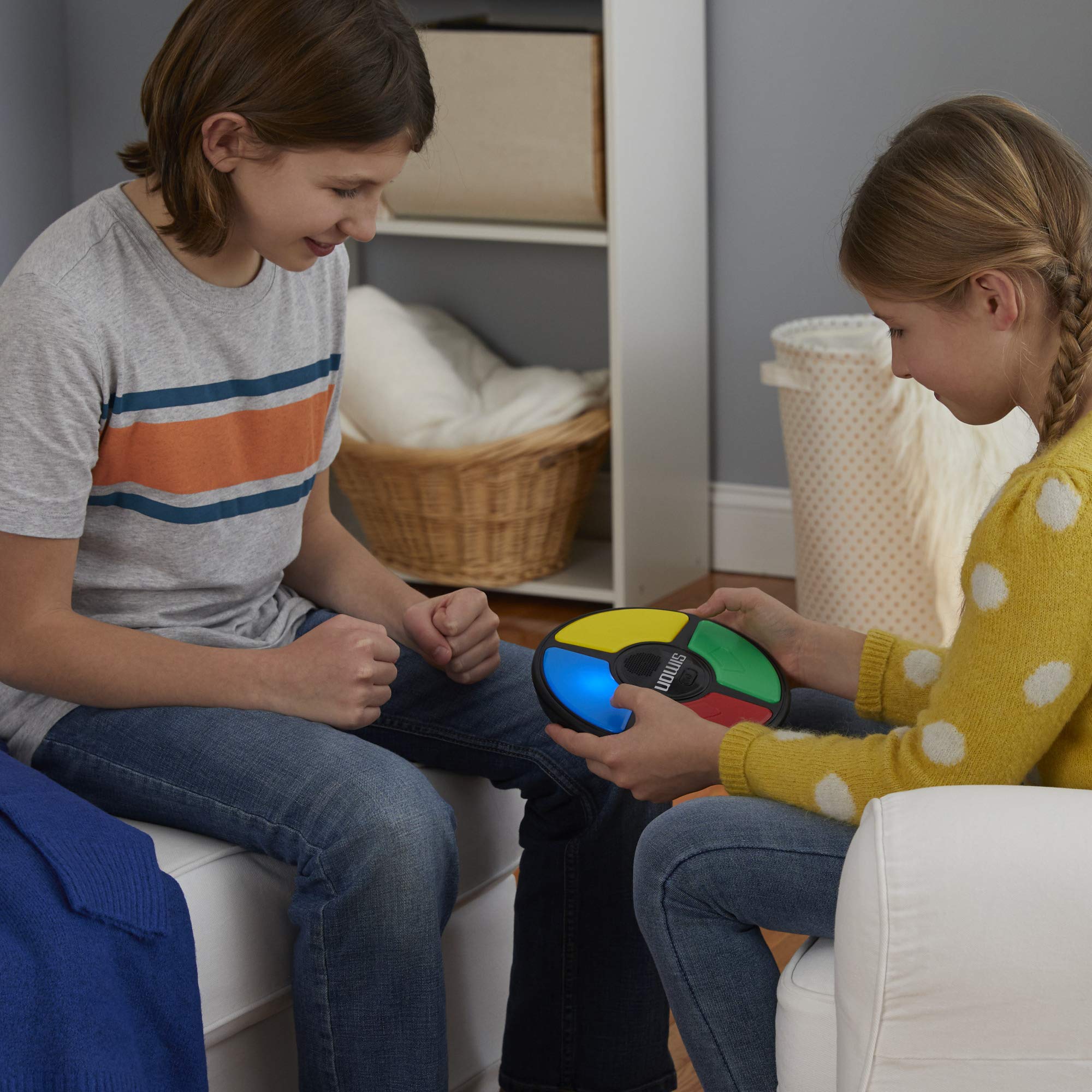 Hasbro Gaming Simon Handheld Electronic Memory Game With Lights and Sounds for Kids Ages 8 and Up - Image 8